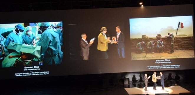 Remise du Prix Rémi Ochlik du jeune reporter de la Ville de Perpignan par Jean-François Leroy. © Geneviève Delalot Remise du Prix Rémi Ochlik du jeune reporter de la Ville de Perpignan par Jean-François Leroy. © Geneviève Delalot